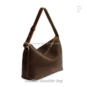 Sac à bandoulière en cuir à breloques convertibles Multi-Wear Sangles détachables Styles en cuir souple Élégance pratique Design polyvalent - Product Image 4