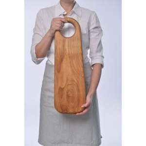 Belle planche à découper en bois massif qui capture l'essence de l'élégance rustique pour les dîners de famille ou les fêtes formelles - Product Image 3