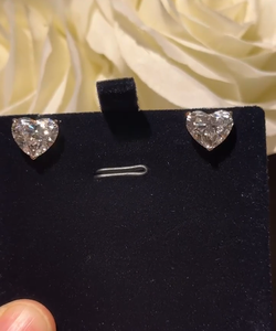 Magnifiques boucles d'oreilles en diamant de laboratoire rond brillant de 3 carats, options en or 14K/18K disponibles, plaqué rhodium, certifié IGI - Product Image 2