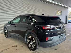 SUV électrique d'occasion propre 2024 ID.4 Pro S Plus AWD avec transmission automatique, direction à gauche, intérieur foncé, sièges en cuir - Product Image 4