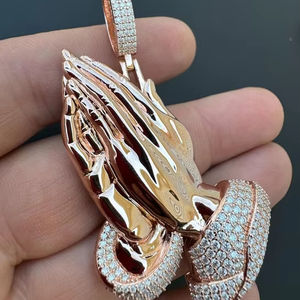 Moissanite priant les mains pliées pendentif religieux pour bijoux de mode unisexe pendentif en or rose 14k bijoux fins - Product Image 1