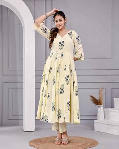 Ensemble de robe en coton imprimé floral jaune Saanvi pour femmes, confortable à porter au quotidien - Product Image 5