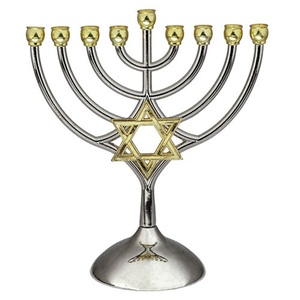 Candelero plateado Menorah para decoración interior, diseño de Metal sólido con diseño de acabado brillante, portavelas mejor para el diseño de vajilla - Product Image 1
