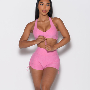 Respirant Bubblegum V Back Toggle Shorts & Toggluluxe Soutien-gorge avec bretelles réglables Ensembles pour femmes Workout Gym 2 Piece Set Ensemble pour femmes - Product Image 1