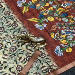 ผ้าซิ่นไหมเนื้อนุ่ม VASTRA COTTAGE ลายพิมพ์ดอกไม้แบบ Kalamkari ขอบปักดิ้นทอง ผ้าปาลูแบบดิจิทัลผสมผสาน พร้อมเสื้อพิมพ์ลายพู่ห้อย - Product Image 4