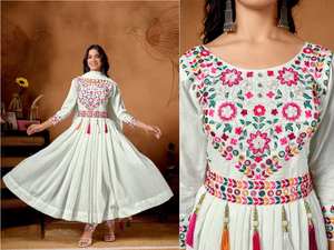 Nuevo Traje Anarkali Especial para Navratri en Estilo Casual, Salwar Kameez de Seda Romana Pesada con Función Reversible para Mujer, Ropa de Fiesta - Product Image 6