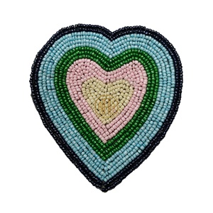 Dessous de verre perlé blanc et rose fabriqué à la main Cupcake rond et coeur Design Mat & Pad Accent de table - Product Image 4