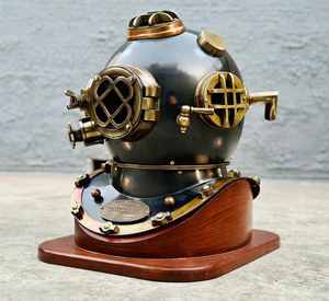 Casco de buceo con base de madera negra-Colección única de decoración del hogar Casco DE BUCEO ANTIGUO de gran calidad - Product Image 2