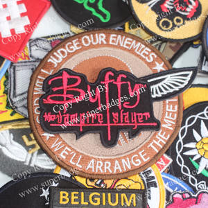 Écussons brodés à coudre avec logo personnalisé et badges durables avec perles pour uniformes et vestes professionnels - Product Image 5