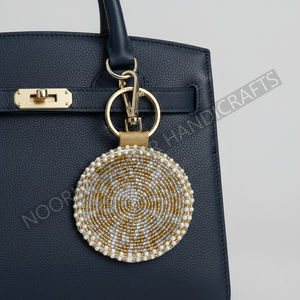 Porte-clés rond avec logo perlé, adapté aux importateurs de produits promotionnels à la recherche de designs artisanaux colorés - Product Image 6