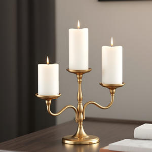 Candélabre en or luxueux support à Triple cône intemporel disponible Design élégant pour la maison ou le décor d'événement bougeoir à 3 bras - Product Image 2