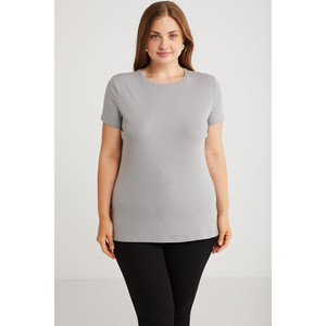 Camiseta Básica de Cuello Redondo y Corte Ajustado para Mujer, Talla Grande, Marca ETHIQUET Mayra - Product Image 5
