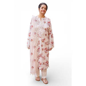 DN-62009 Traje de Muselina Estampado y Bordado de 3 Piezas con Dupatta Translúcida Bordada, Tallas XS a 6XL Disponibles para Eventos Diurnos - Product Image 5
