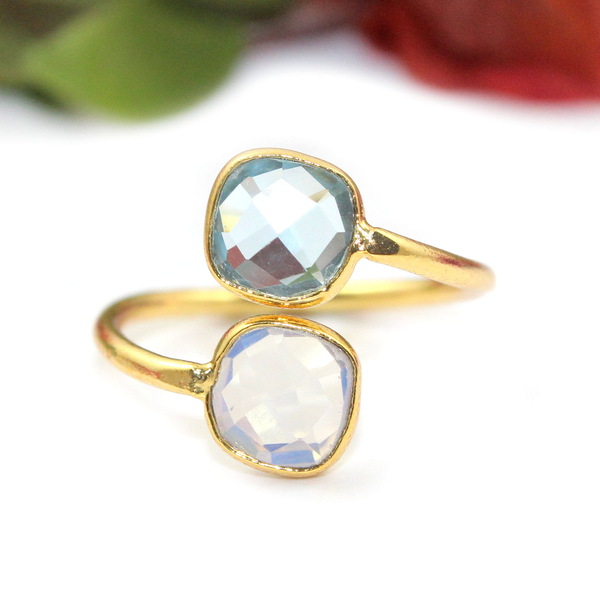 บุษราคัมสีฟ้าและโอปอล