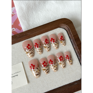 Autumn Bloom Press on Nail Chic Design avec motif floral saisonnier pour ajouter du style à vos doigts - Product Image 1