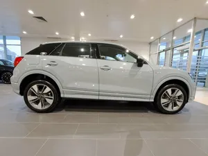 2025 Q2 L 35 TFSI I รุ่นปรับโฉม, 2025 ไมล์น้อย เครื่องยนต์สมบูรณ์ ระบบเกียร์อัตโนมัติ หลังคาพาโนรามา ไฟหน้า LED - Product Image 6
