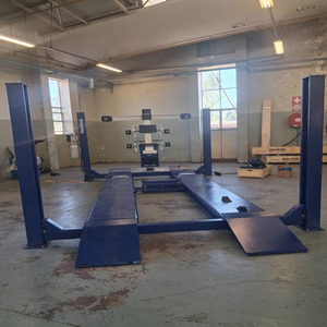 Elevador Hidráulico de Cuatro Postes para Autos, Capacidad de Elevación de 4000 kg, Equipo Perfecto para Talleres Mecánicos y Reparación de Automóviles - Product Image 1