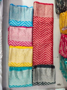 Saree en soie Banarasi tissé à la main exquis avec un travail Zari complexe Fournisseur en gros pour les occasions de mariage et de fête - Product Image 2