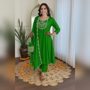 Conjunto de Kurti de Diseño con Bordado en Tela Vichitra de Última Moda con Dupatta, Listo para Enviar, Colección de Moda Verano 2025 - Product Image 4