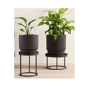 Macetas de metal con acabado personalizado JUEGO DE 2 piezas Maceta de metal de hierro hecha a mano con acabado negro para la decoración del hogar y el jardín - Product Image 2