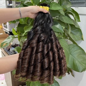 Bouncy Curly Ombre Color Cabello a granel Todas las cutículas alineadas Extensiones de cabello humano vietnamita - Product Image 6