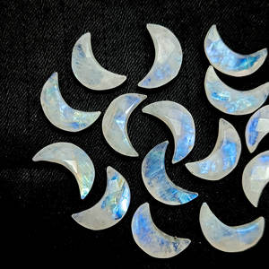 มูนสโตนสีรุ้งคุณภาพสูง 100% ธรรมชาติ รูปทรงพระจันทร์ หินสีรุ้งเจียระไน หินกึ่งมีค่า รูปพระจันทร์เสี้ยวแกะสลักด้วยมือ - Product Image 2