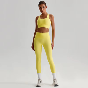 Ensemble de yoga pour femme : Leggings taille mi-haute et brassière de sport avec logo frontal, 4 pièces, respirant, sans coutures, tenue d'entraînement assortie - Product Image 3