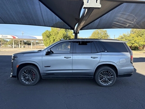 Cadillac Escalade-V 2024, moteur V8 suralimenté de 6,2 litres, transmission automatique à 10 vitesses - Product Image 2