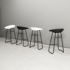 Tabouret de bar luxueux en bois et en fer avec des finitions de haute qualité et une construction robuste pour des sièges à la mode et durables - Product Image 6