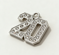 Colgantes de Plata Pulida con Números de Esmalte Suave de Metal de Zinc Personalizados, Diamantes de Imitación, Joyería DIY Tradicional y Moderna para Cumpleaños