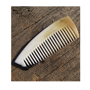 Peine de cuerno de lujo respetuoso con el medio ambiente, herramienta hecha a mano duradera, acabado pulido, hecho de cuerno, perfecto para el uso diario del cabello y la barba - Product Image 2