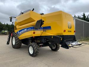 Cosechadora agrícola usada cosechadora combinada de maíz de 4 filas nueva y cosechadora combinada Hollandd TC5070 a la venta - Product Image 2