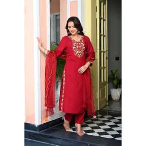 ชุดคุर्ตาผ้าเรยอนสีแดงปักลายดอกไม้หนัก พร้อมกางเกงขายาวและผ้าคลุมไหล่ผ้าออร์แกนซ่าสำหรับผู้หญิง - Product Image 2