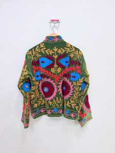 Veste Suzani faite à la main, veste en velours brodée, manteau d'hiver, veste florale pour femmes, veste courte hippie, veste chaude bohème - Product Image 5