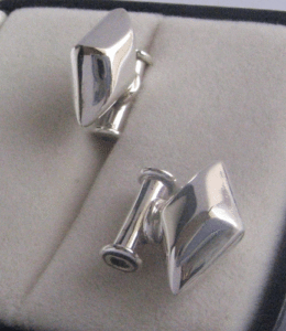 Mancuernillas Plateadas Lisas con Elegante Diseño de Cuentas para un Atuendo con Estilo - Product Image 1
