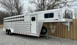 Remolque para Ganado de 26 pies, 3 Pisos, Usado, Limpio, 2026, Estándar Austriaco, Transporte de Caballos, Carga Útil de 25001-30000 kg, Origen CA, Disponible - Product Image 6