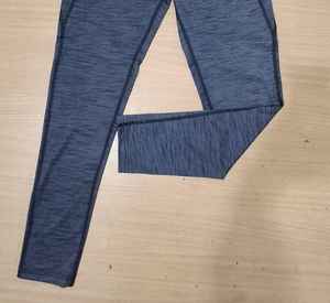 Leggings de sport en coton pour le yoga, prix raisonnable, nouveau design, respirant, leggings de yoga pour femmes, fabriqué au Pakistan - Product Image 3