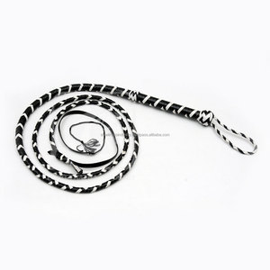 Látigo de cuero blanco y negro de una sola cola, diseño personalizado BDSM, nuevo látigo artesanal de alta calidad para montar toros, mango de látigo kinky. - Product Image 3