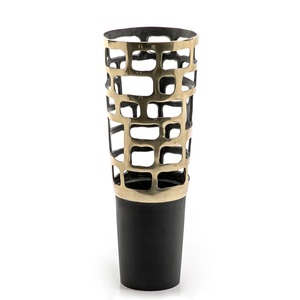 Florero de aluminio más vendido con textura lisa y tono plateado rico diseñado para espacios de vida u oficina de lujo - Product Image 5