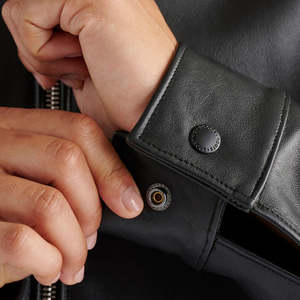 Chaqueta de Cuero para Hombre de Piel de Cocodrilo, Chaqueta de Cuero Negra al por Mayor, Chaqueta Corta de Cuero Genuino Hecha a Medida para Hombre - Product Image 4