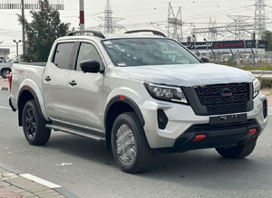 Nissan Nav-ara 2024 d'occasion, 140 CV, 4x4, 4 cylindres, 4 roues motrices, moteur essence 2,5 L, conduite à gauche, transmission automatique - Product Image 2