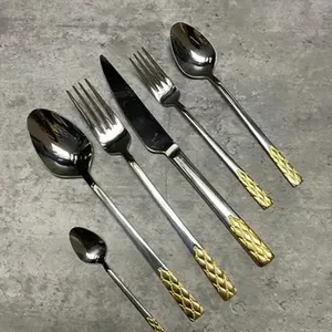 Ensemble de couverts tendance en acier poli, collection cuillère, fourchette, couteau, idéal pour les repas en famille et les occasions gastronomiques - Product Image 3