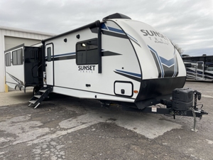 Camping-car tout-terrain personnalisé Crossroads Sunset Trail 330SI 2022 d'occasion - Product Image 3