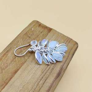 Boucles d'oreilles pendantes faites à la main en argent sterling 925 Design de grappe de raisin élégant Pierre de lune en forme de marquise pour les fêtes Mariages Finition dorée - Product Image 2
