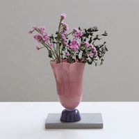 Vase en verre soufflé à la main Bixuan, moderne, rose, à bord festonné, avec piédestal pêche, pour fleurs, desserts, mariage