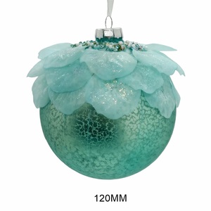 Adornos Navideños de Cristal Soplado a Mano en Tonos Pastel, Clásicos en Rosa y Verde Agua, Adornos para Árboles de Navidad - Product Image 1