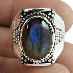 Anillo de Eternidad Estilo Bohemio Hecho a Mano en Plata de Ley 925 con Piedra Preciosa de Labradorita de Corte Ovalado Disponible a un Precio Razonable - Product Image 1