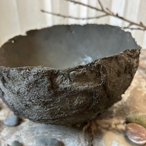 Tazón decorativo de estilo Retro de Metal, acento atemporal para regalo de inauguración de la casa, configuración de eventos de comedor o decoración inspirada en el patrimonio - Product Image 2