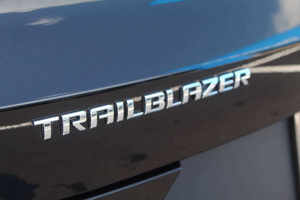 Véhicule d'occasion 2023, conduite à gauche, faible kilométrage, transmission automatique, sièges en cuir, jamais accidenté et prêt à être expédié. - Product Image 3