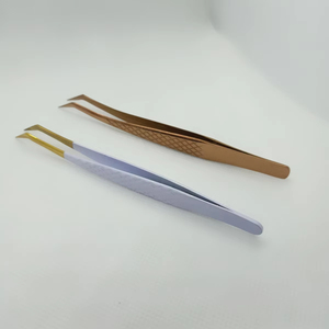 Pince à cils professionnelle de qualité supérieure en acier inoxydable avec logo personnalisé, haute performance, préhension précise des fibres, pointe affûtée - Product Image 4